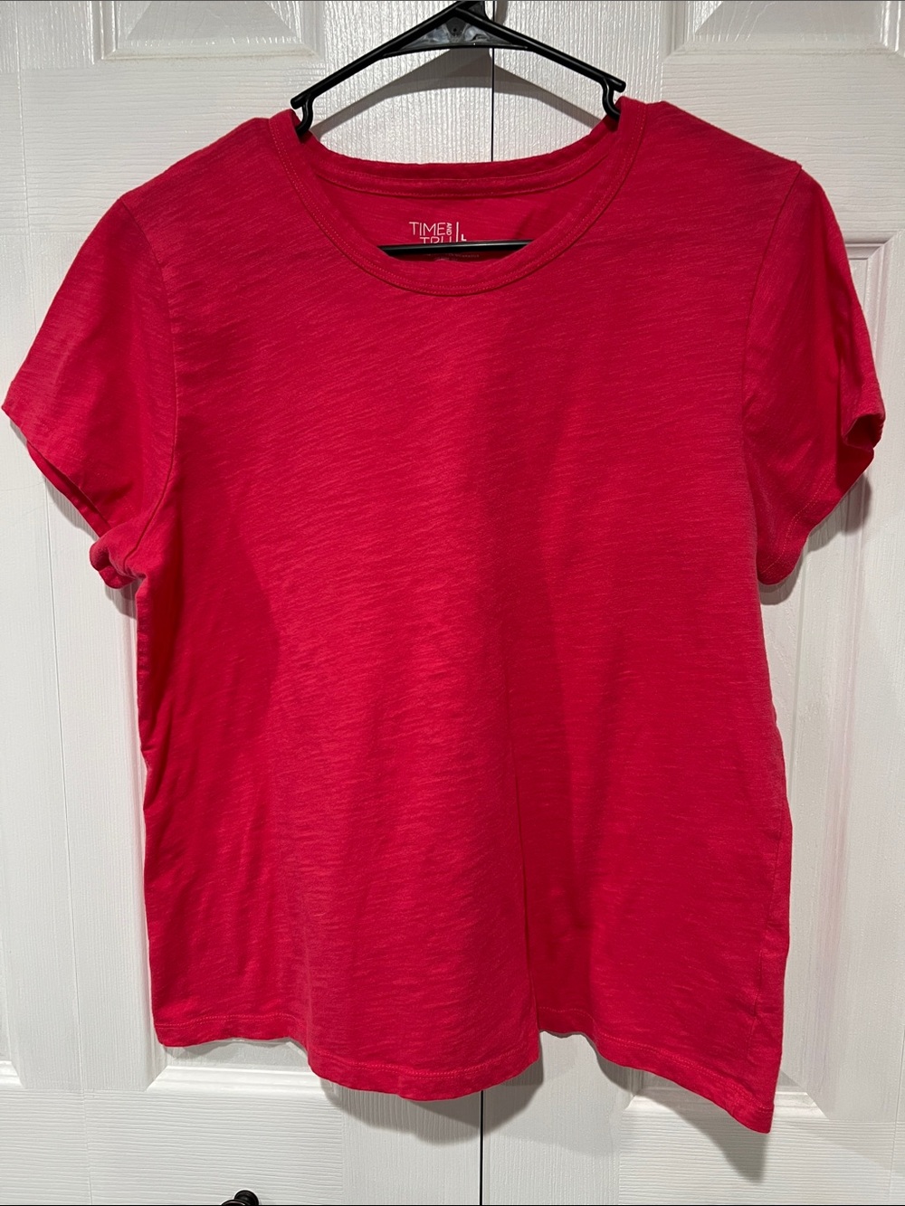 Time and Tru Women's Short Sleeve Crewneck Tee in Bright Pink